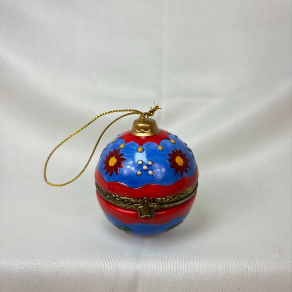 Hinged Porcelain Small Vintage Christmas Ornaments Trinket Boxes Set of 2 - Picture 9 of 13